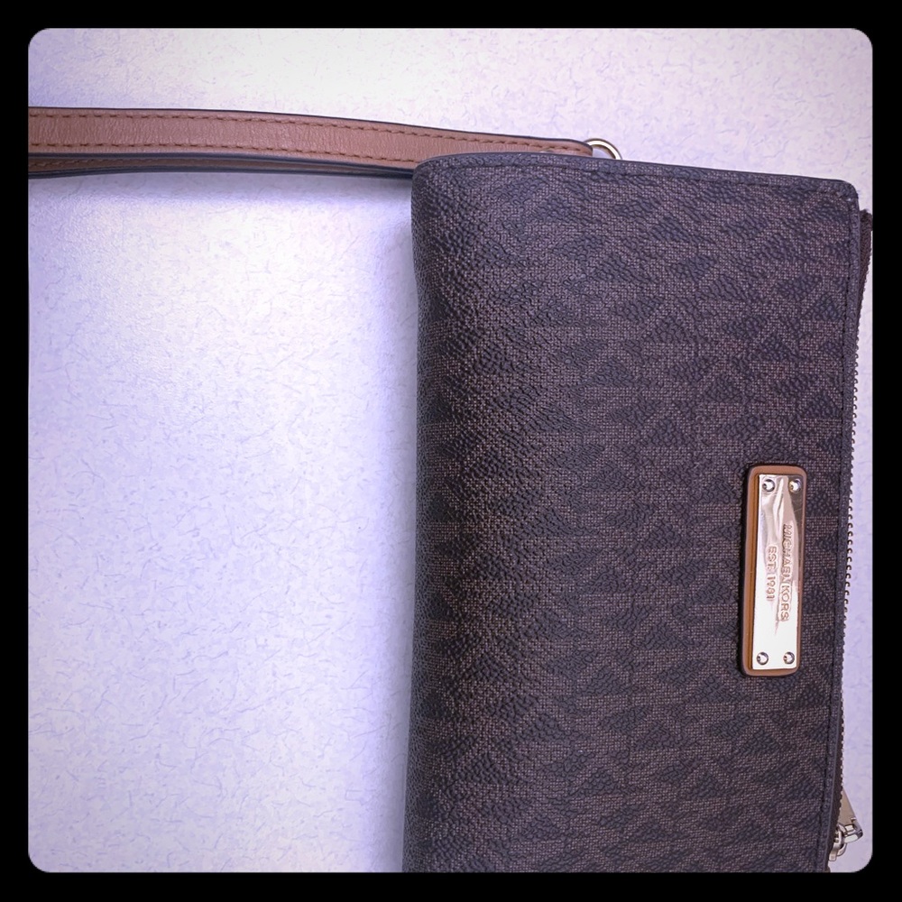 MK wallet. Perfect condition!